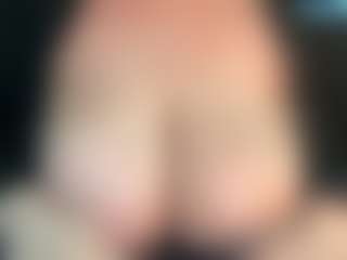 thickfreakylatina's Live Sex Cam Show
