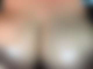 thickfreakylatina's Live Sex Cam Show