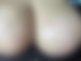 thickfreakylatina's Live Sex Cam Show