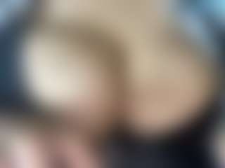thickfreakylatina's Live Sex Cam Show