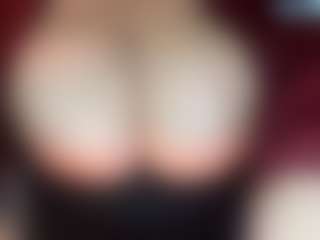 thickfreakylatina's Live Sex Cam Show