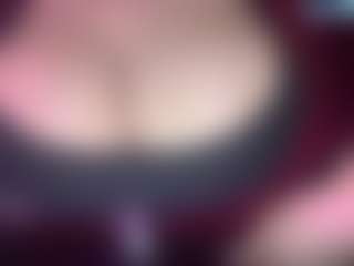 thickfreakylatina's Live Sex Cam Show