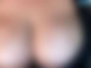 Live cam show with thickfreakylatina - College Curvy on Mixed Magazine Live