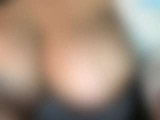 thickfreakylatina's Live Sex Cam Show
