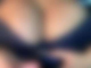 thickfreakylatina's Live Sex Cam Show
