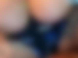 thickfreakylatina's Live Sex Cam Show