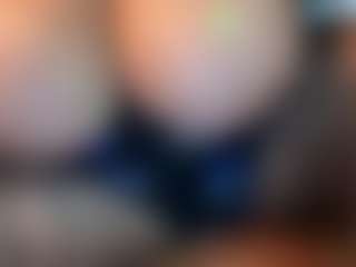 thickfreakylatina's Live Sex Cam Show
