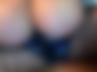 thickfreakylatina's Live Sex Cam Show