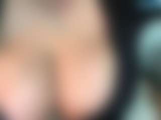 thickfreakylatina's Live Sex Cam Show