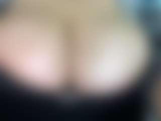 thickfreakylatina's Live Sex Cam Show