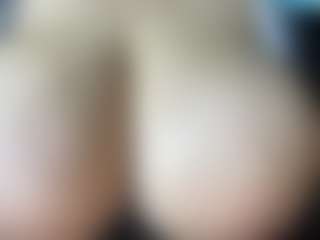 thickfreakylatina's Live Sex Cam Show