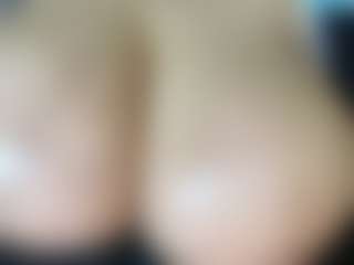 thickfreakylatina's Live Sex Cam Show