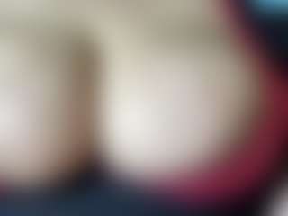 thickfreakylatina's Live Sex Cam Show