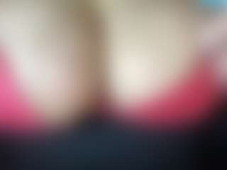 thickfreakylatina's Live Sex Cam Show