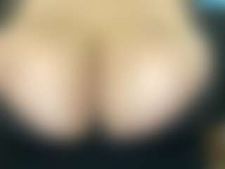 thickfreakylatina's Live Sex Cam Show