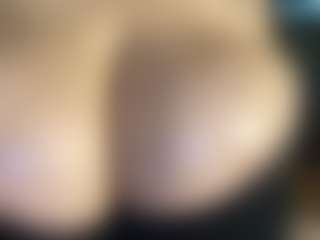thickfreakylatina's Live Sex Cam Show