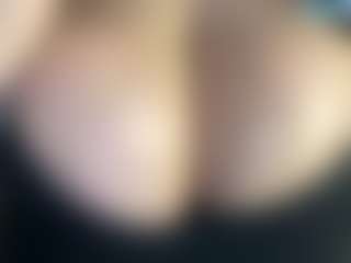 thickfreakylatina's Live Sex Cam Show