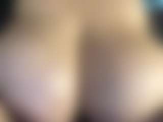 thickfreakylatina's Live Sex Cam Show