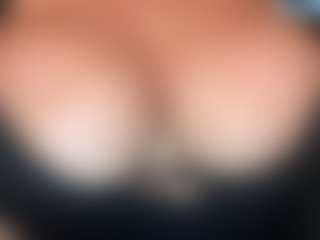 thickfreakylatina's Live Sex Cam Show