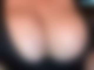 thickfreakylatina's Live Sex Cam Show