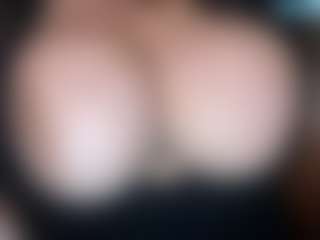 thickfreakylatina's Live Sex Cam Show