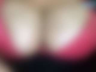 thickfreakylatina's Live Sex Cam Show