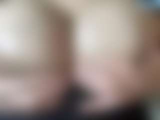 thickfreakylatina's Live Sex Cam Show