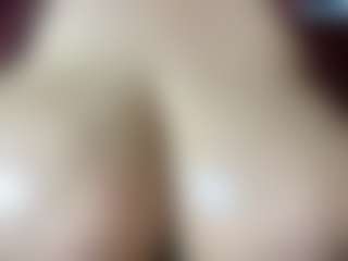 thickfreakylatina's Live Sex Cam Show
