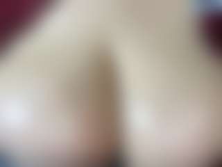 thickfreakylatina's Live Sex Cam Show