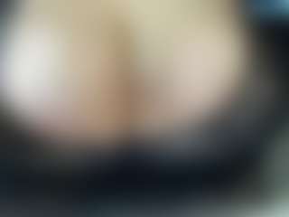 thickfreakylatina's Live Sex Cam Show