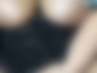 thickfreakylatina's Live Sex Cam Show