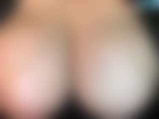 thickfreakylatina's Live Sex Cam Show