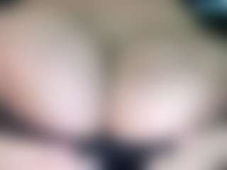 thickfreakylatina's Live Sex Cam Show