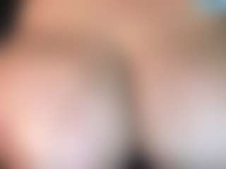 thickfreakylatina's Live Sex Cam Show