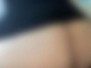 thickfreakylatina's Live Sex Cam Show