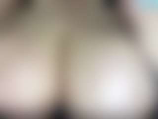 thickfreakylatina's Live Sex Cam Show