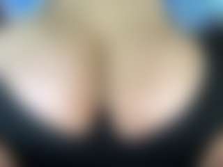 thickfreakylatina's Live Sex Cam Show