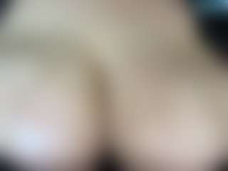 thickfreakylatina's Live Sex Cam Show