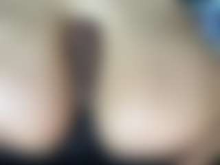 thickfreakylatina's Live Sex Cam Show