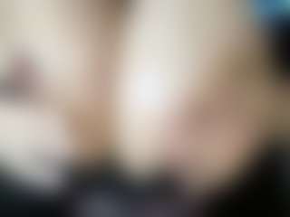 thickfreakylatina's Live Sex Cam Show