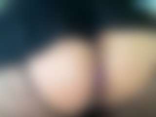 thickfreakylatina's Live Sex Cam Show