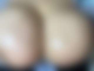 thickfreakylatina's Live Sex Cam Show