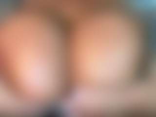 thickfreakylatina's Live Sex Cam Show