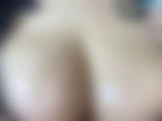 thickfreakylatina's Live Sex Cam Show