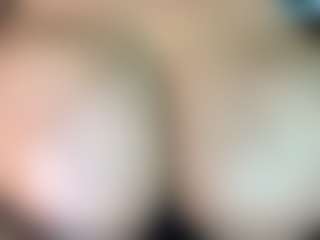 thickfreakylatina's Live Sex Cam Show