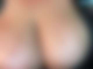 thickfreakylatina's Live Sex Cam Show