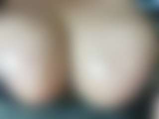 thickfreakylatina's Live Sex Cam Show