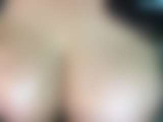 thickfreakylatina's Live Sex Cam Show