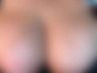 thickfreakylatina's Live Sex Cam Show