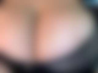 thickfreakylatina's Live Sex Cam Show
